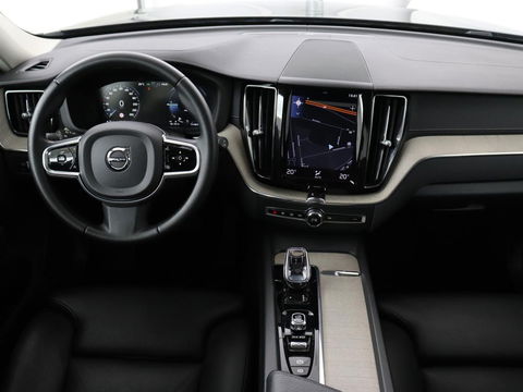 Volvo XC60 2.0 T8 Twin Engine AWD Inscription | Panoramadak | Trekhaak | Leder | Camera | Carplay | Navigatie | Full LED | Climate control