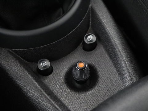MINI Countryman 1.6 One Knockout Edition | Trekhaak | Xenon | Navigatie | Bluetooth | Climate control | Cruise control | Parkeerhulp