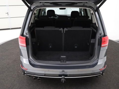 Volkswagen Touran 1.4 TSI R Line 7-persoons | Automaat | Stoelverwarming | Trekhaak | Camera | Massage | Adaptief LED | Parkeerhulp | Adaptive cruise
