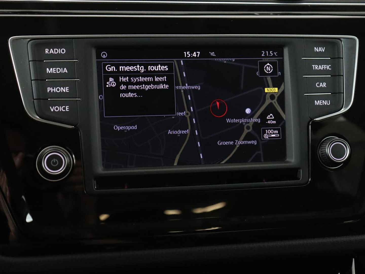 Volkswagen Touran 1.4 TSI R Line 7-persoons | Automaat | Stoelverwarming | Trekhaak | Camera | Massage | Adaptief LED | Parkeerhulp | Adaptive cruise