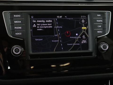 Volkswagen Touran 1.4 TSI R Line 7-persoons | Automaat | Stoelverwarming | Trekhaak | Camera | Massage | Adaptief LED | Parkeerhulp | Adaptive cruise