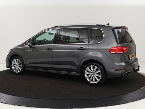Volkswagen Touran 1.4 TSI R Line 7-persoons | Automaat | Stoelverwarming | Trekhaak | Camera | Massage | Adaptief LED | Parkeerhulp | Adaptive cruise