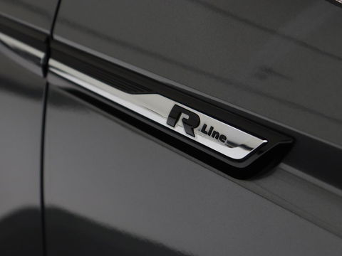 Volkswagen Touran 1.4 TSI R Line 7-persoons | Automaat | Stoelverwarming | Trekhaak | Camera | Massage | Adaptief LED | Parkeerhulp | Adaptive cruise