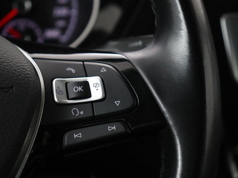 Volkswagen Touran 1.4 TSI R Line 7-persoons | Automaat | Stoelverwarming | Trekhaak | Camera | Massage | Adaptief LED | Parkeerhulp | Adaptive cruise