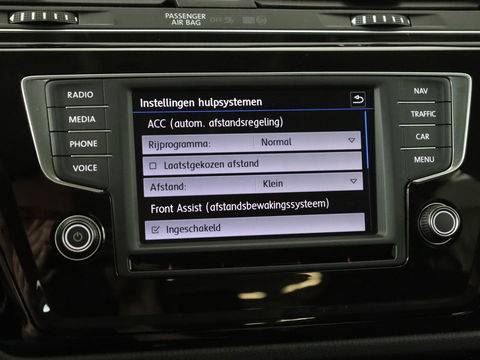 Volkswagen Touran 1.4 TSI R Line 7-persoons | Automaat | Stoelverwarming | Trekhaak | Camera | Massage | Adaptief LED | Parkeerhulp | Adaptive cruise