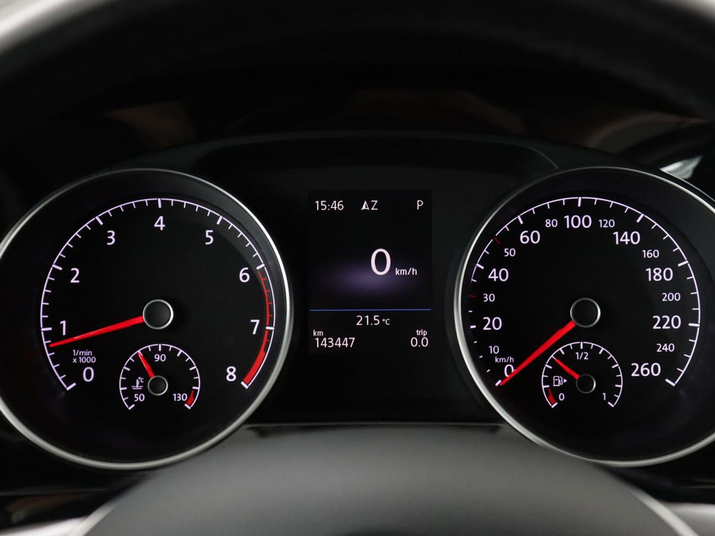 Volkswagen Touran 1.4 TSI R Line 7-persoons | Automaat | Stoelverwarming | Trekhaak | Camera | Massage | Adaptief LED | Parkeerhulp | Adaptive cruise