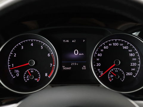 Volkswagen Touran 1.4 TSI R Line 7-persoons | Automaat | Stoelverwarming | Trekhaak | Camera | Massage | Adaptief LED | Parkeerhulp | Adaptive cruise