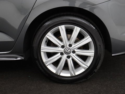Volkswagen Touran 1.4 TSI R Line 7-persoons | Automaat | Stoelverwarming | Trekhaak | Camera | Massage | Adaptief LED | Parkeerhulp | Adaptive cruise