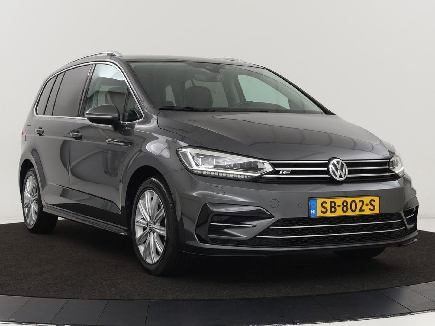 Volkswagen Touran 1.4 TSI R Line 7-persoons | Automaat | Stoelverwarming | Trekhaak | Camera | Massage | Adaptief LED | Parkeerhulp | Adaptive cruise