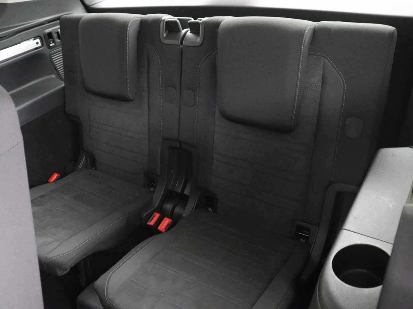 Volkswagen Touran 1.4 TSI R Line 7-persoons | Automaat | Stoelverwarming | Trekhaak | Camera | Massage | Adaptief LED | Parkeerhulp | Adaptive cruise