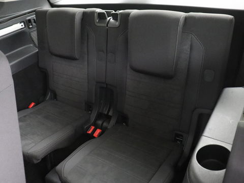 Volkswagen Touran 1.4 TSI R Line 7-persoons | Automaat | Stoelverwarming | Trekhaak | Camera | Massage | Adaptief LED | Parkeerhulp | Adaptive cruise