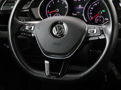 Volkswagen Touran 1.4 TSI R Line 7-persoons | Automaat | Stoelverwarming | Trekhaak | Camera | Massage | Adaptief LED | Parkeerhulp | Adaptive cruise