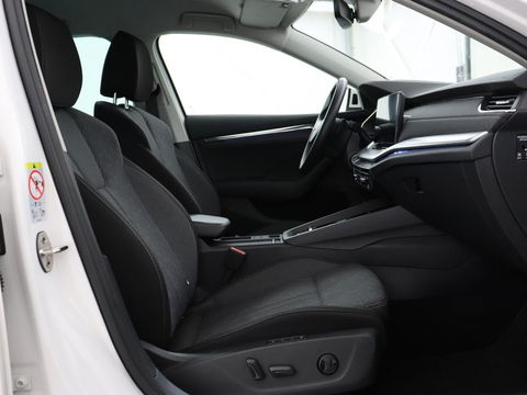 Škoda Octavia 1.4 TSI iV Business Edition Plus | Head-Up | Camera | Stoelverwarming | Side Assist | Achterbankverwarming | Carplay | Keyless | Elektrische voorstoelen | Memory | Sfeerverlichting | Navigatie | PHEV