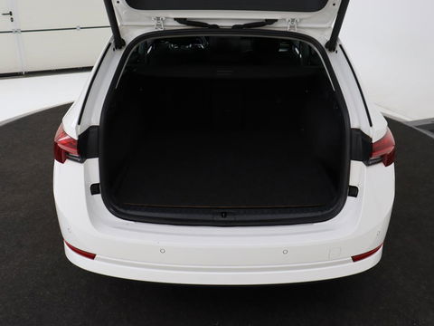 Škoda Octavia 1.4 TSI iV Business Edition Plus | Head-Up | Camera | Stoelverwarming | Side Assist | Achterbankverwarming | Carplay | Keyless | Elektrische voorstoelen | Memory | Sfeerverlichting | Navigatie | PHEV