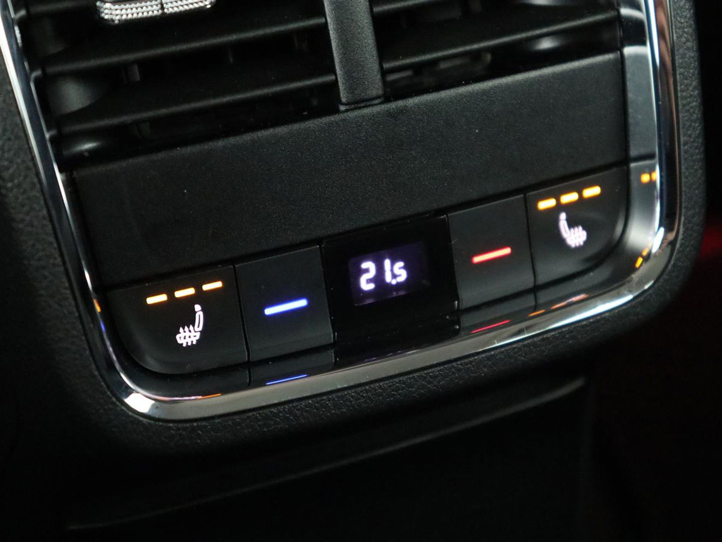 Škoda Octavia 1.4 TSI iV Business Edition Plus | Head-Up | Camera | Stoelverwarming | Side Assist | Achterbankverwarming | Carplay | Keyless | Elektrische voorstoelen | Memory | Sfeerverlichting | Navigatie | PHEV