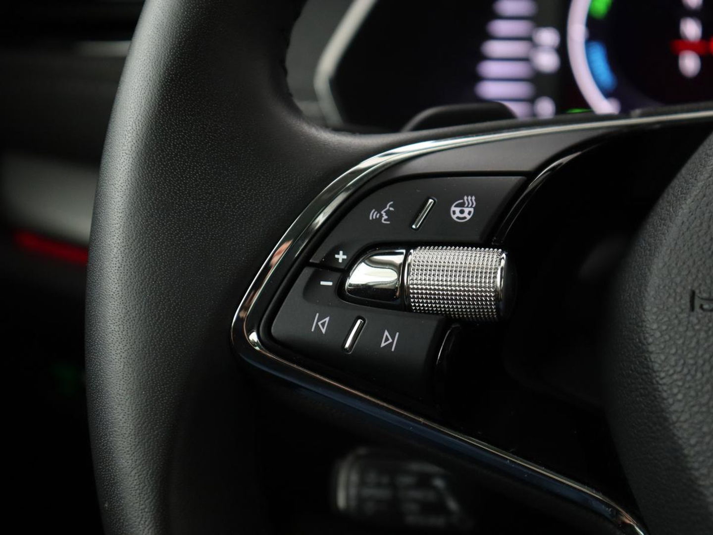 Škoda Octavia 1.4 TSI iV Business Edition Plus | Head-Up | Camera | Stoelverwarming | Side Assist | Achterbankverwarming | Carplay | Keyless | Elektrische voorstoelen | Memory | Sfeerverlichting | Navigatie | PHEV
