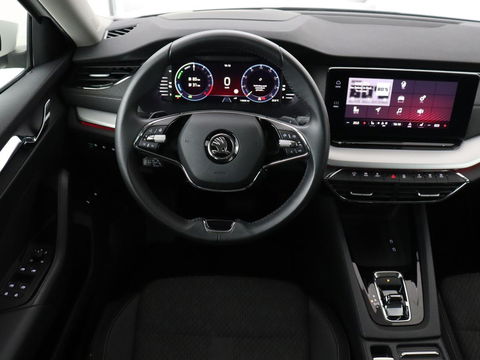 Škoda Octavia 1.4 TSI iV Business Edition Plus | Head-Up | Camera | Stoelverwarming | Side Assist | Achterbankverwarming | Carplay | Keyless | Elektrische voorstoelen | Memory | Sfeerverlichting | Navigatie | PHEV
