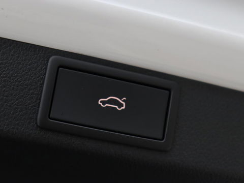 Škoda Octavia 1.4 TSI iV Business Edition Plus | Head-Up | Camera | Stoelverwarming | Side Assist | Achterbankverwarming | Carplay | Keyless | Elektrische voorstoelen | Memory | Sfeerverlichting | Navigatie | PHEV