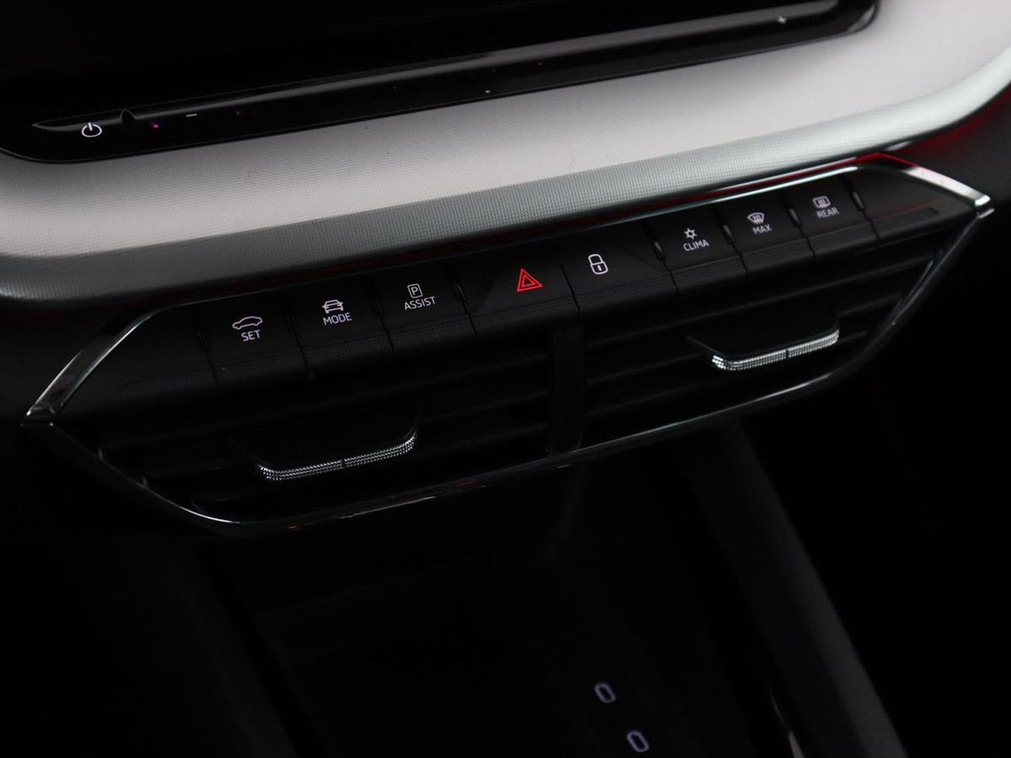 Škoda Octavia 1.4 TSI iV Business Edition Plus | Head-Up | Camera | Stoelverwarming | Side Assist | Achterbankverwarming | Carplay | Keyless | Elektrische voorstoelen | Memory | Sfeerverlichting | Navigatie | PHEV