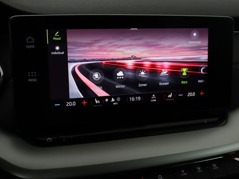 Škoda Octavia 1.4 TSI iV Business Edition Plus | Head-Up | Camera | Stoelverwarming | Side Assist | Achterbankverwarming | Carplay | Keyless | Elektrische voorstoelen | Memory | Sfeerverlichting | Navigatie | PHEV