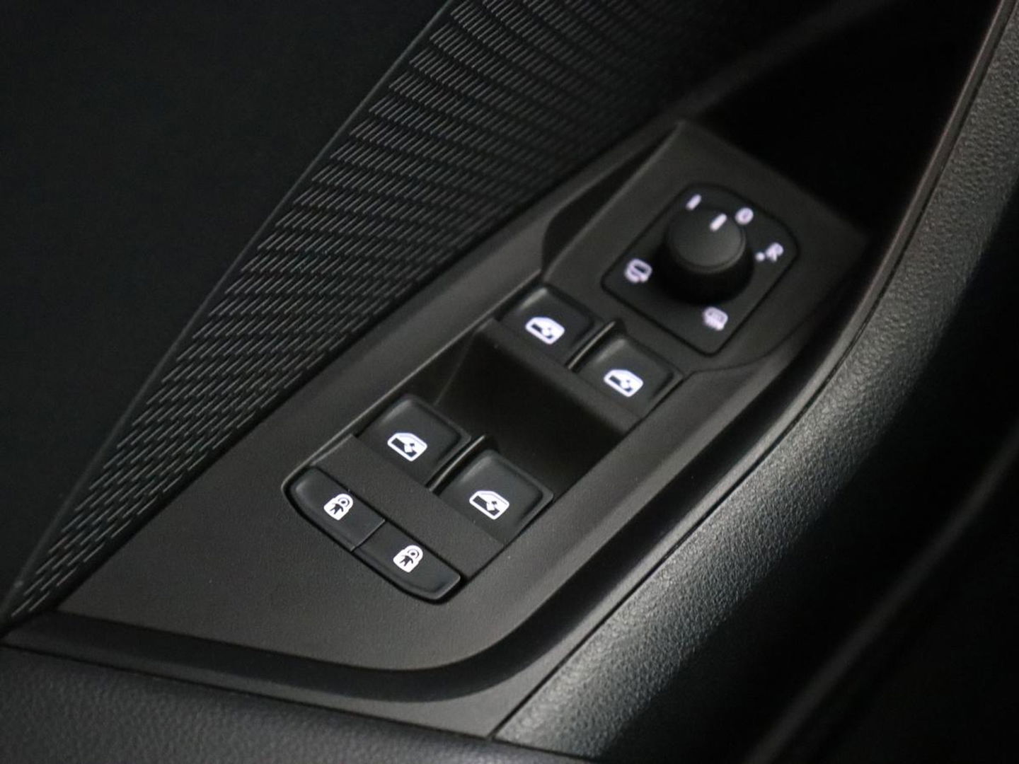 Škoda Octavia 1.4 TSI iV Business Edition Plus | Head-Up | Camera | Stoelverwarming | Side Assist | Achterbankverwarming | Carplay | Keyless | Elektrische voorstoelen | Memory | Sfeerverlichting | Navigatie | PHEV