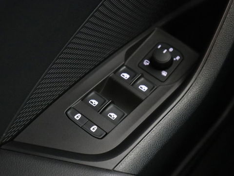 Škoda Octavia 1.4 TSI iV Business Edition Plus | Head-Up | Camera | Stoelverwarming | Side Assist | Achterbankverwarming | Carplay | Keyless | Elektrische voorstoelen | Memory | Sfeerverlichting | Navigatie | PHEV