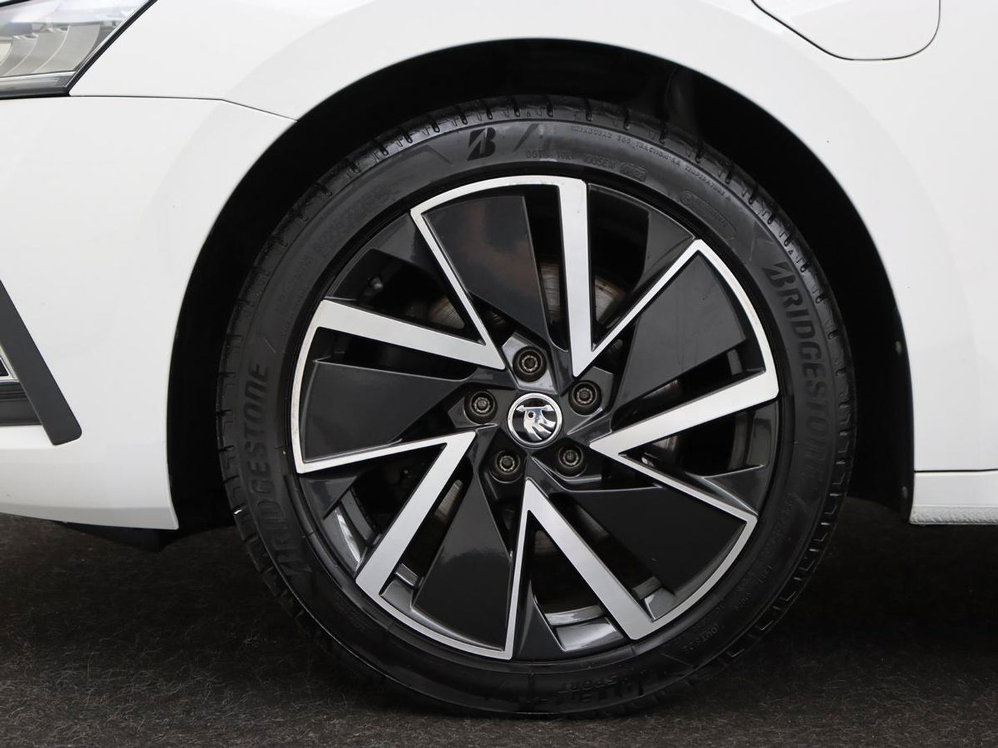 Škoda Octavia 1.4 TSI iV Business Edition Plus | Head-Up | Camera | Stoelverwarming | Side Assist | Achterbankverwarming | Carplay | Keyless | Elektrische voorstoelen | Memory | Sfeerverlichting | Navigatie | PHEV