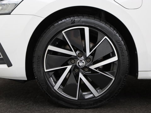 Škoda Octavia 1.4 TSI iV Business Edition Plus | Head-Up | Camera | Stoelverwarming | Side Assist | Achterbankverwarming | Carplay | Keyless | Elektrische voorstoelen | Memory | Sfeerverlichting | Navigatie | PHEV