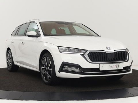 Škoda Octavia 1.4 TSI iV Business Edition Plus | Head-Up | Camera | Stoelverwarming | Side Assist | Achterbankverwarming | Carplay | Keyless | Elektrische voorstoelen | Memory | Sfeerverlichting | Navigatie | PHEV