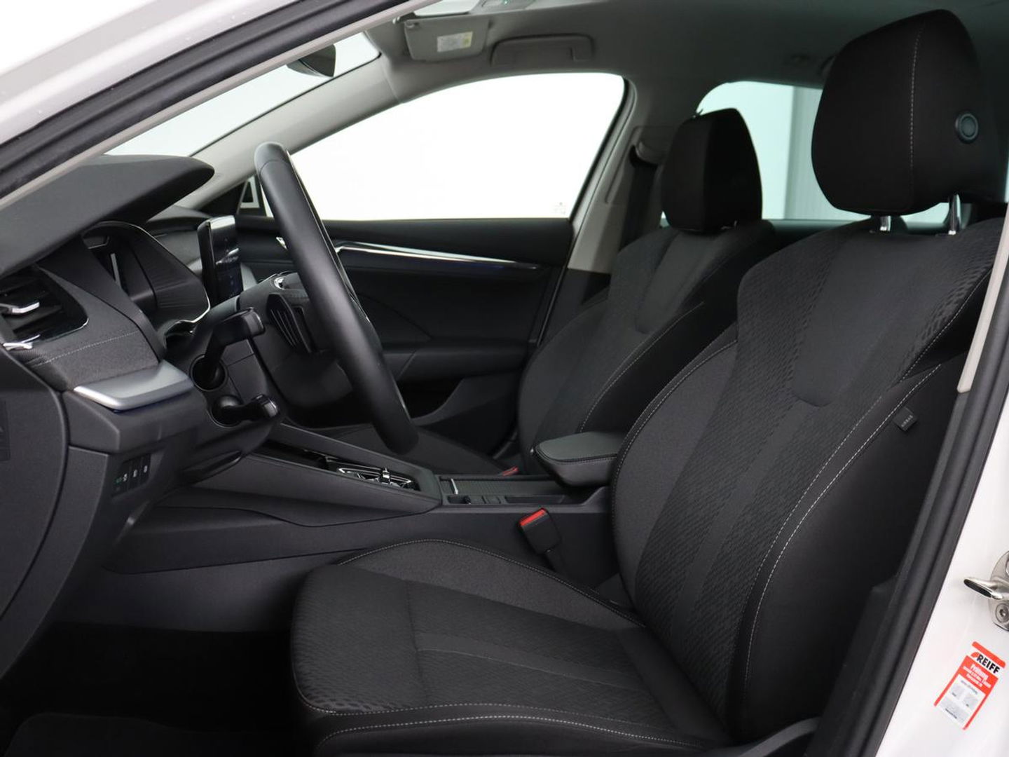 Škoda Octavia 1.4 TSI iV Business Edition Plus | Head-Up | Camera | Stoelverwarming | Side Assist | Achterbankverwarming | Carplay | Keyless | Elektrische voorstoelen | Memory | Sfeerverlichting | Navigatie | PHEV