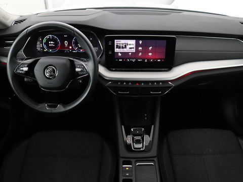 Škoda Octavia 1.4 TSI iV Business Edition Plus | Head-Up | Camera | Stoelverwarming | Side Assist | Achterbankverwarming | Carplay | Keyless | Elektrische voorstoelen | Memory | Sfeerverlichting | Navigatie | PHEV