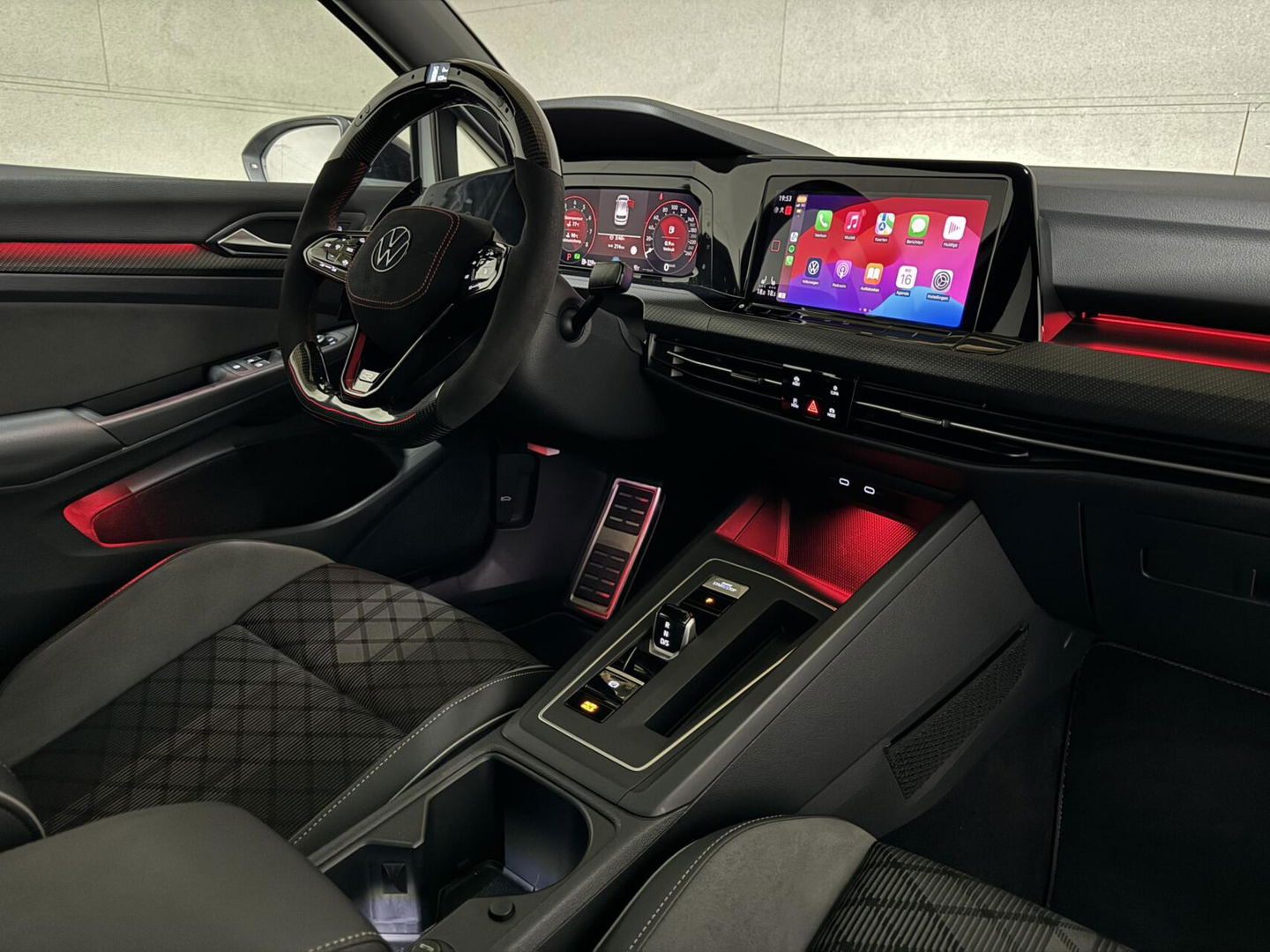 Volkswagen Golf 1.5 eTSI R-Line Pano H/K Akrapovič Sfeer HUD CarPlay