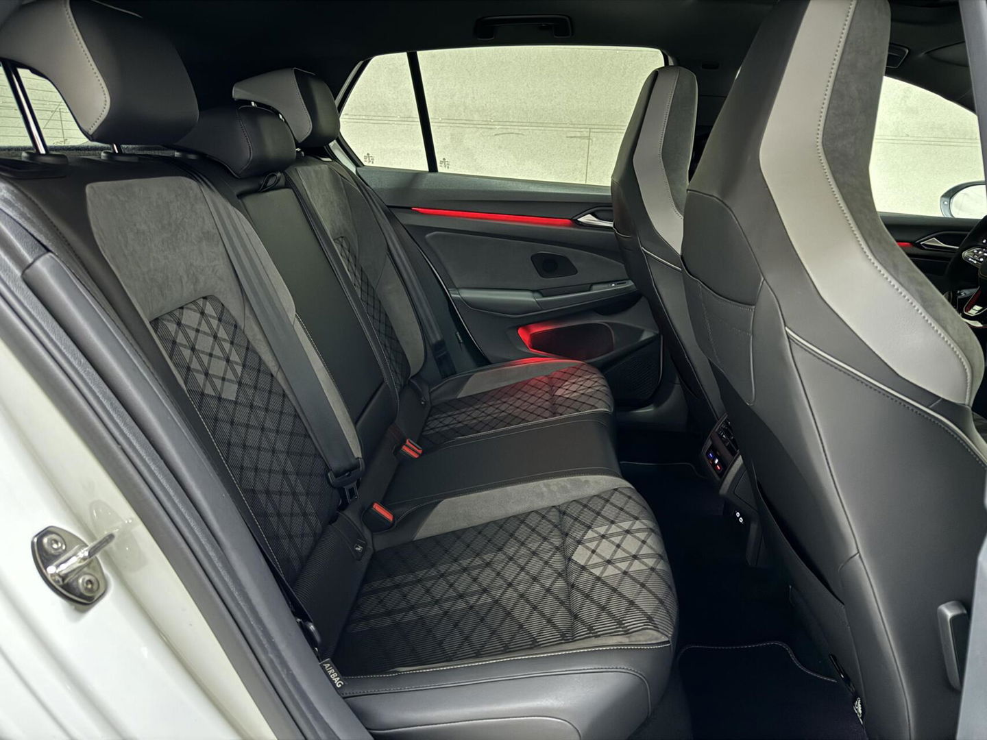 Volkswagen Golf 1.5 eTSI R-Line Pano H/K Akrapovič Sfeer HUD CarPlay