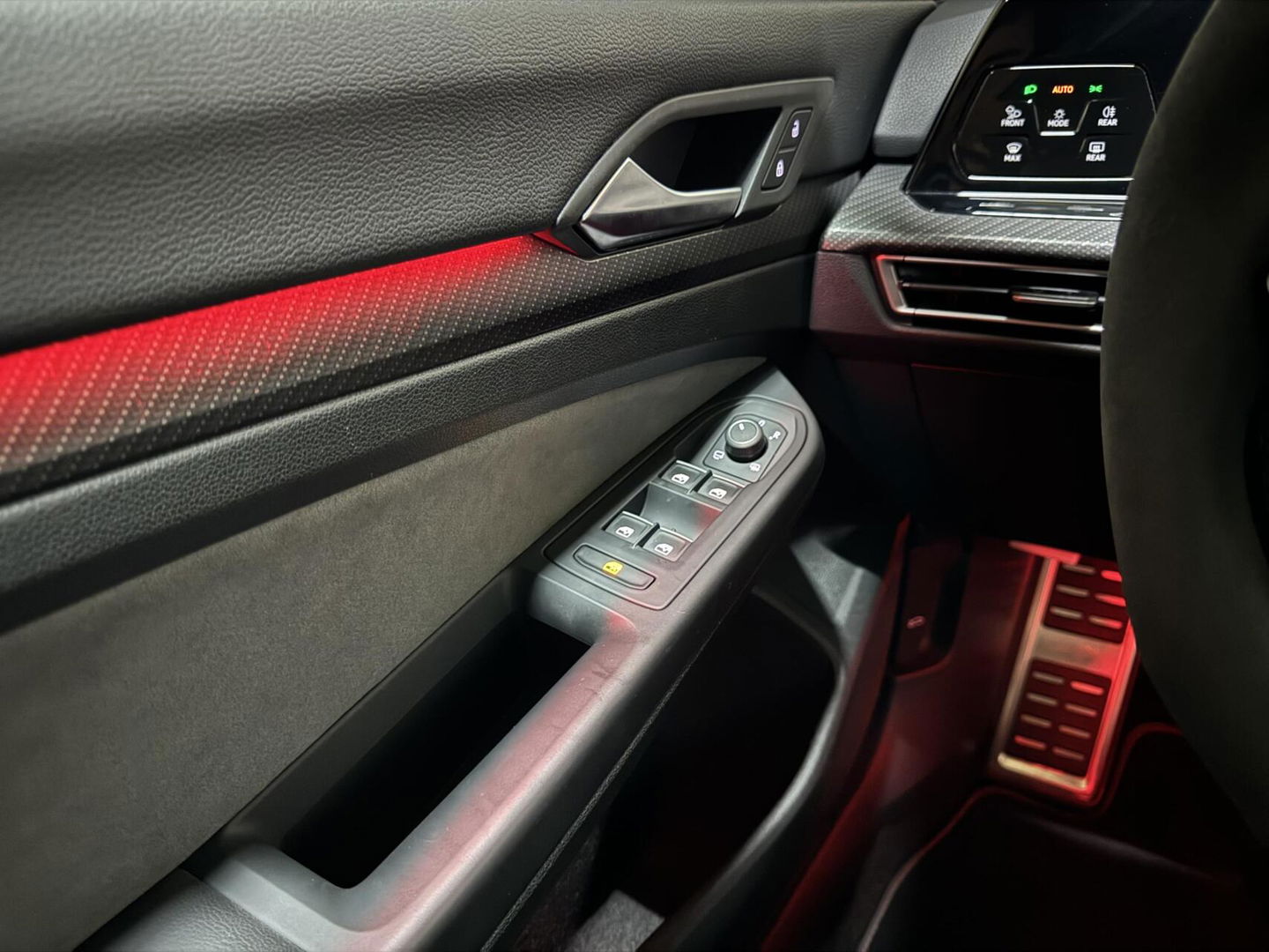 Volkswagen Golf 1.5 eTSI R-Line Pano H/K Akrapovič Sfeer HUD CarPlay