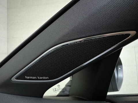 Volkswagen Golf 1.5 eTSI R-Line Pano H/K Akrapovič Sfeer HUD CarPlay