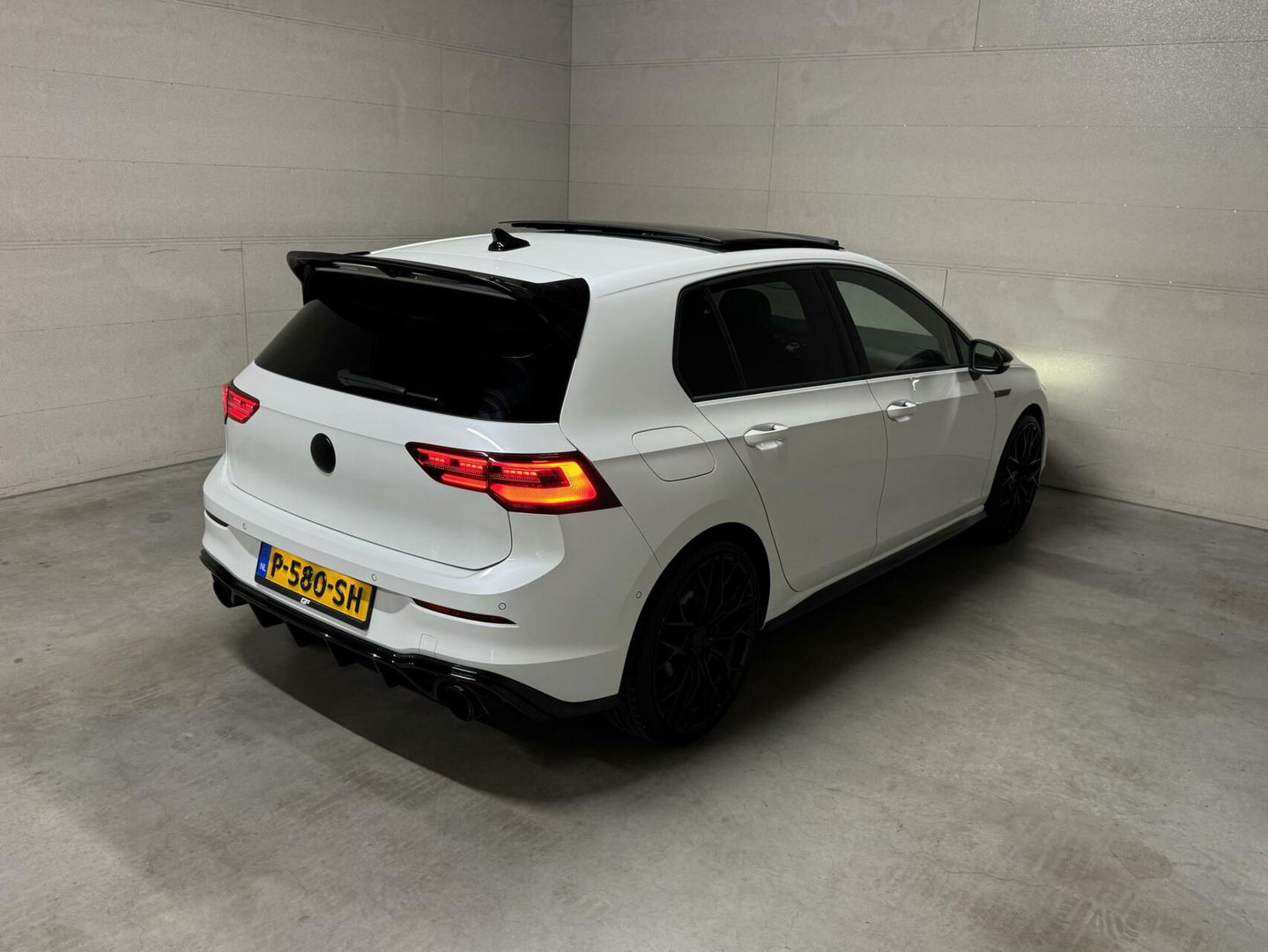 Volkswagen Golf 1.5 eTSI R-Line Pano H/K Akrapovič Sfeer HUD CarPlay