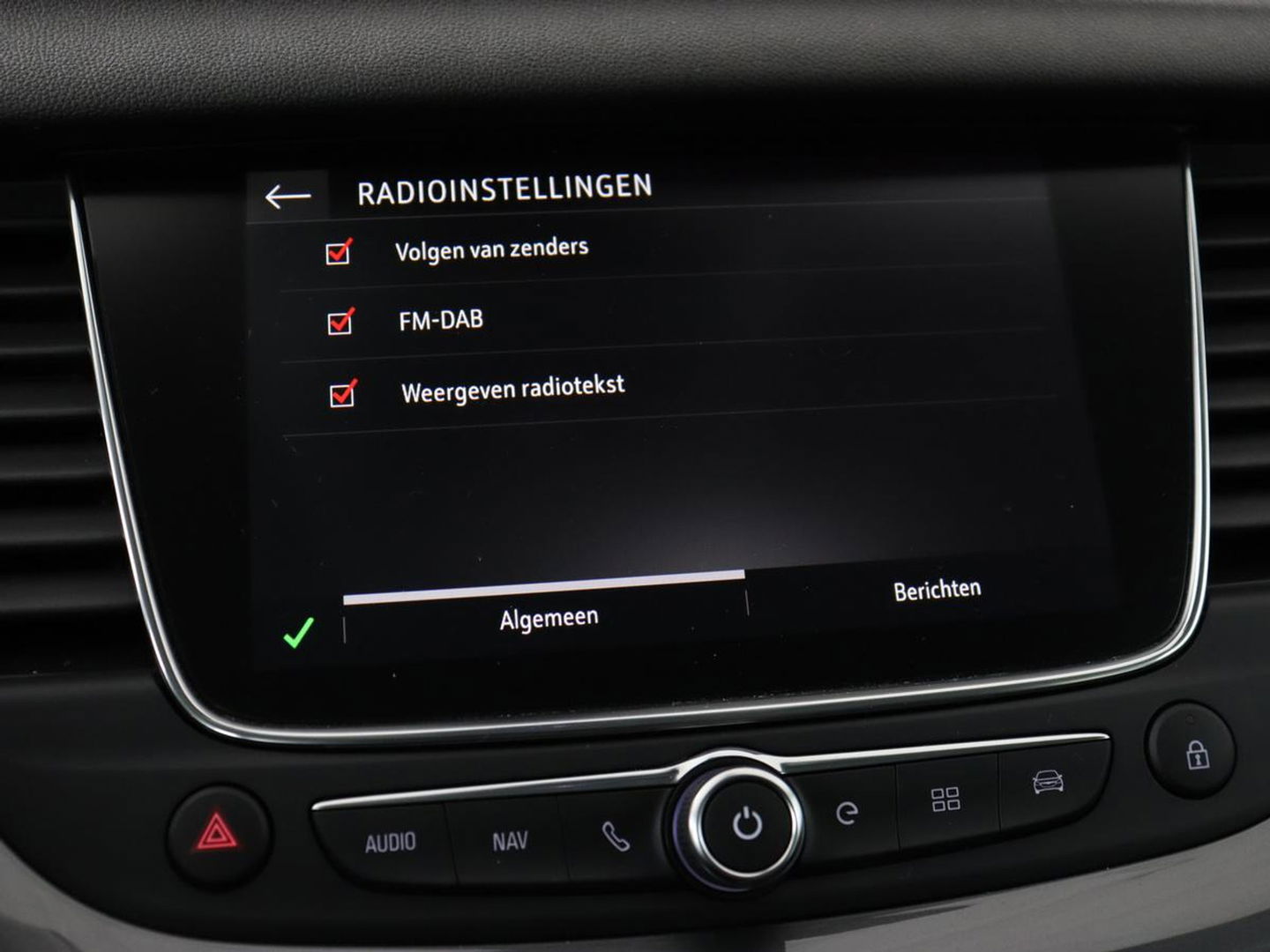 Opel Grandland X 1.6 Turbo Hybrid Elegance | Stoelventilatie | Trekhaak | Leder | 360 Camera | Full LED | Memory | Navigatie | Stoelverwarming | Dodehoek detectie | PHEV