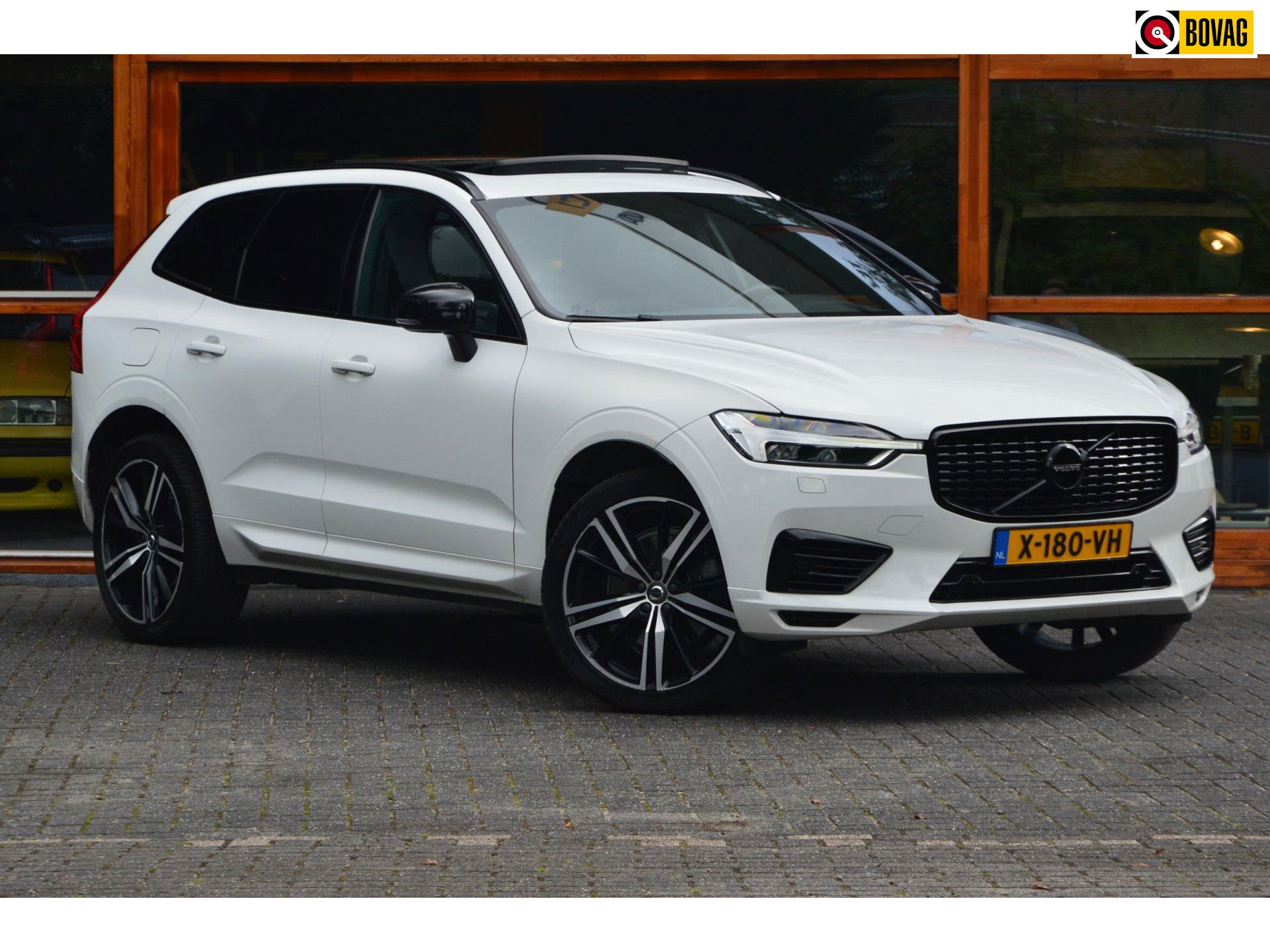 Volvo XC60 T6 Hybride AWD R-Design | Panoramadak | Stoel/Stuur Verwarmd | Harman Kardon | Camera | Apple CarPlay |