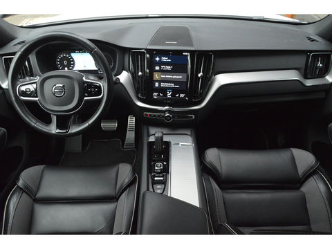 Volvo XC60 T6 Hybride AWD R-Design | Panoramadak | Stoel/Stuur Verwarmd | Harman Kardon | Camera | Apple CarPlay |