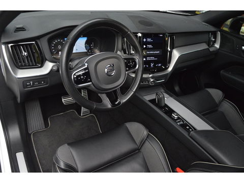 Volvo XC60 T6 Hybride AWD R-Design | Panoramadak | Stoel/Stuur Verwarmd | Harman Kardon | Camera | Apple CarPlay |
