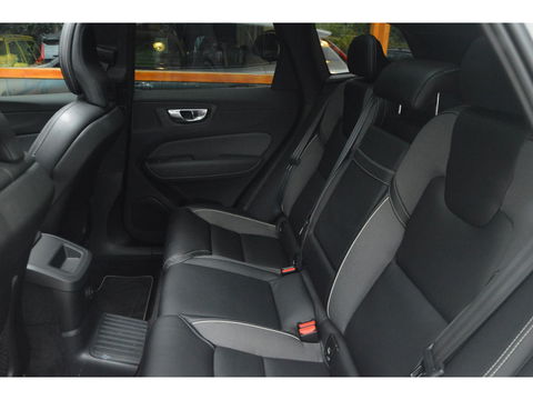 Volvo XC60 T6 Hybride AWD R-Design | Panoramadak | Stoel/Stuur Verwarmd | Harman Kardon | Camera | Apple CarPlay |