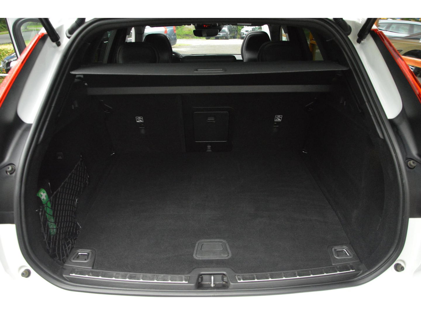 Volvo XC60 T6 Hybride AWD R-Design | Panoramadak | Stoel/Stuur Verwarmd | Harman Kardon | Camera | Apple CarPlay |