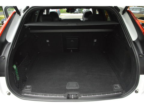 Volvo XC60 T6 Hybride AWD R-Design | Panoramadak | Stoel/Stuur Verwarmd | Harman Kardon | Camera | Apple CarPlay |