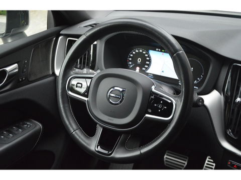 Volvo XC60 T6 Hybride AWD R-Design | Panoramadak | Stoel/Stuur Verwarmd | Harman Kardon | Camera | Apple CarPlay |