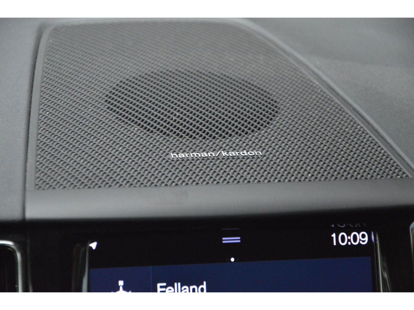 Volvo XC60 T6 Hybride AWD R-Design | Panoramadak | Stoel/Stuur Verwarmd | Harman Kardon | Camera | Apple CarPlay |