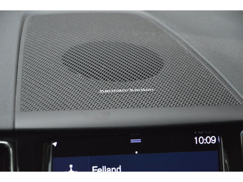 Volvo XC60 T6 Hybride AWD R-Design | Panoramadak | Stoel/Stuur Verwarmd | Harman Kardon | Camera | Apple CarPlay |