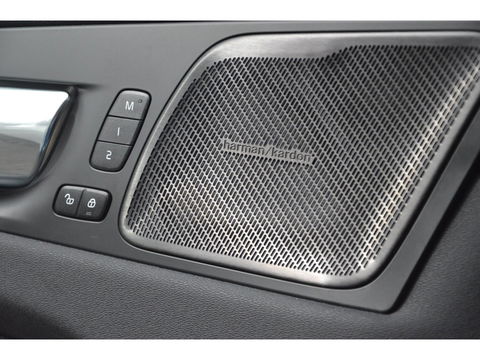Volvo XC60 T6 Hybride AWD R-Design | Panoramadak | Stoel/Stuur Verwarmd | Harman Kardon | Camera | Apple CarPlay |
