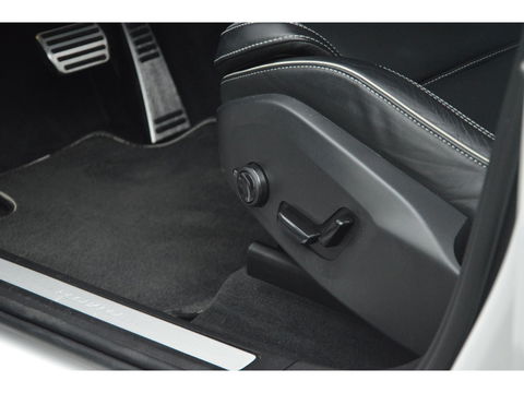 Volvo XC60 T6 Hybride AWD R-Design | Panoramadak | Stoel/Stuur Verwarmd | Harman Kardon | Camera | Apple CarPlay |