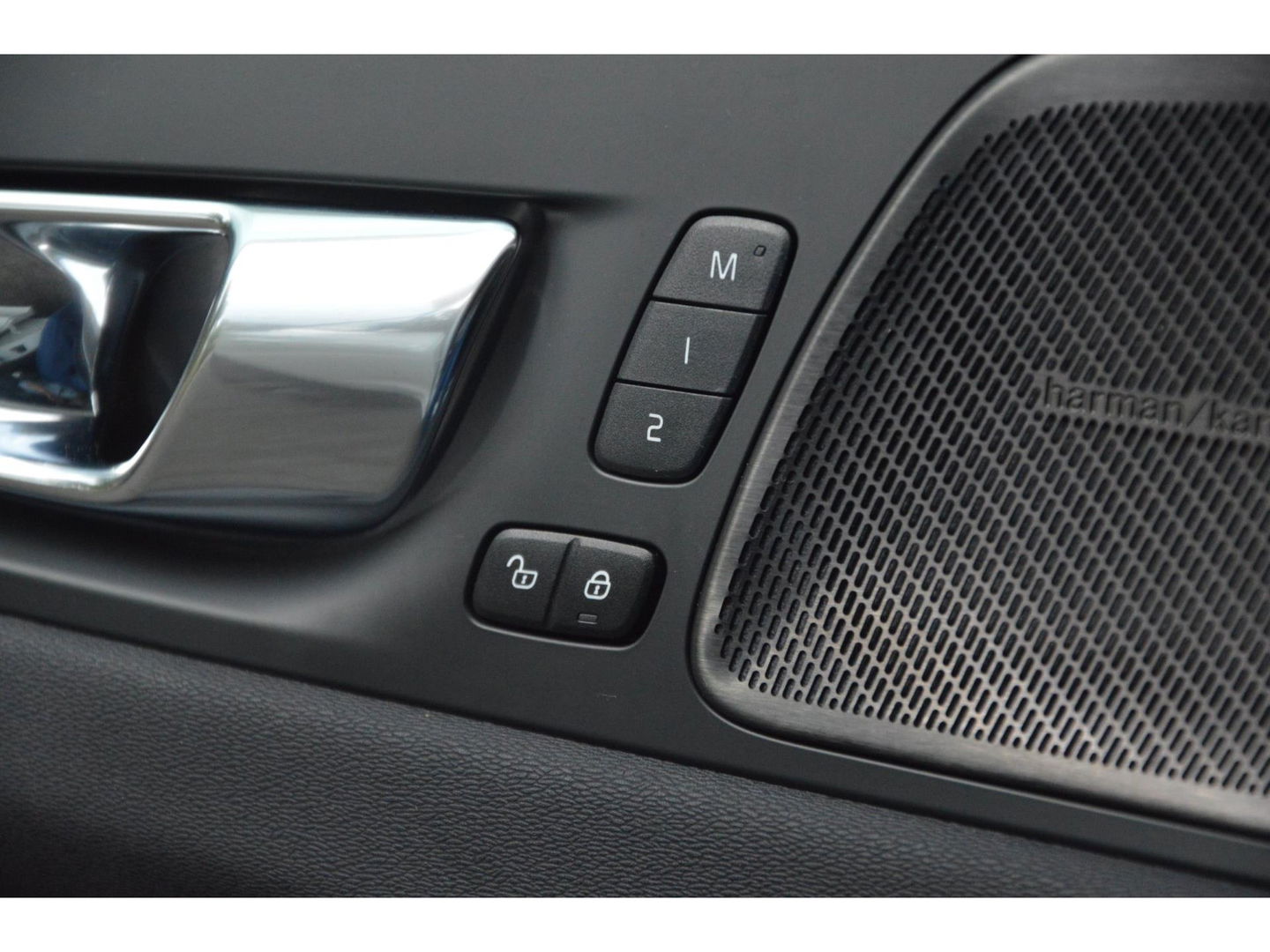 Volvo XC60 T6 Hybride AWD R-Design | Panoramadak | Stoel/Stuur Verwarmd | Harman Kardon | Camera | Apple CarPlay |