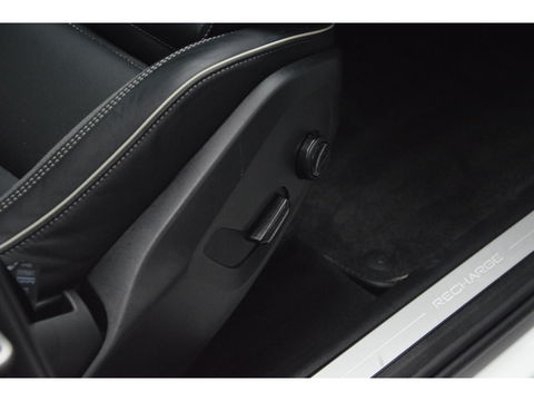 Volvo XC60 T6 Hybride AWD R-Design | Panoramadak | Stoel/Stuur Verwarmd | Harman Kardon | Camera | Apple CarPlay |